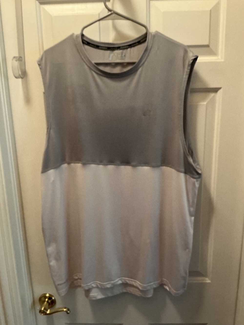 Mens performance sleeveless t-shirt